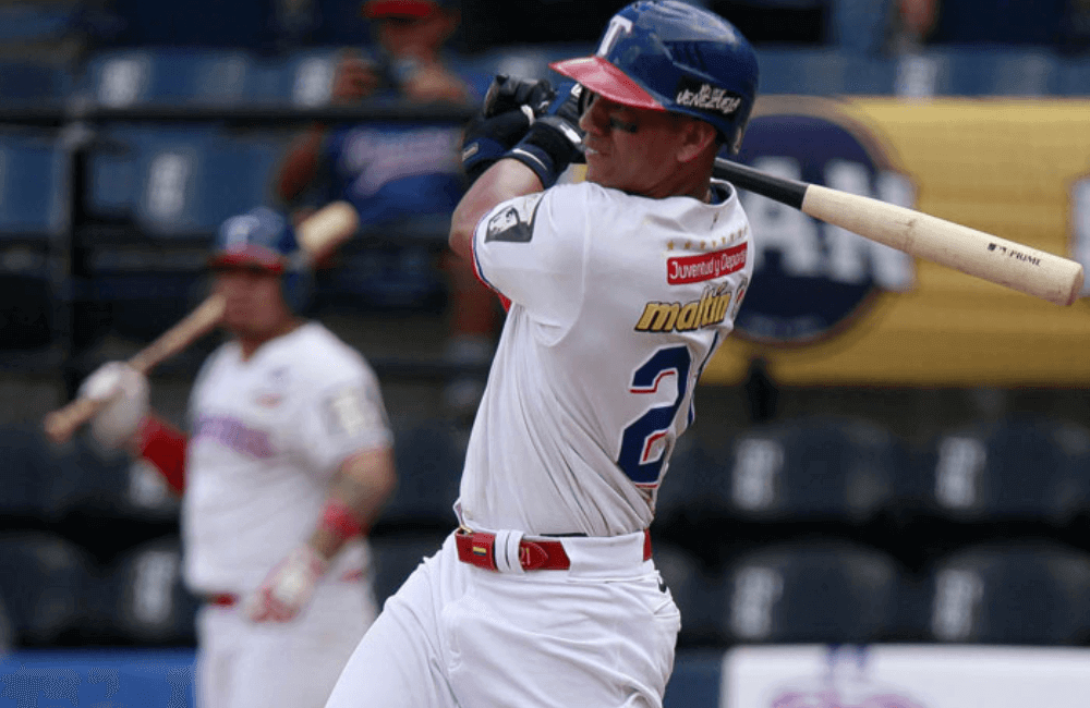 Ehire Adrianza fue oportuno en la ofensiva de Tiburones de La Guaira.