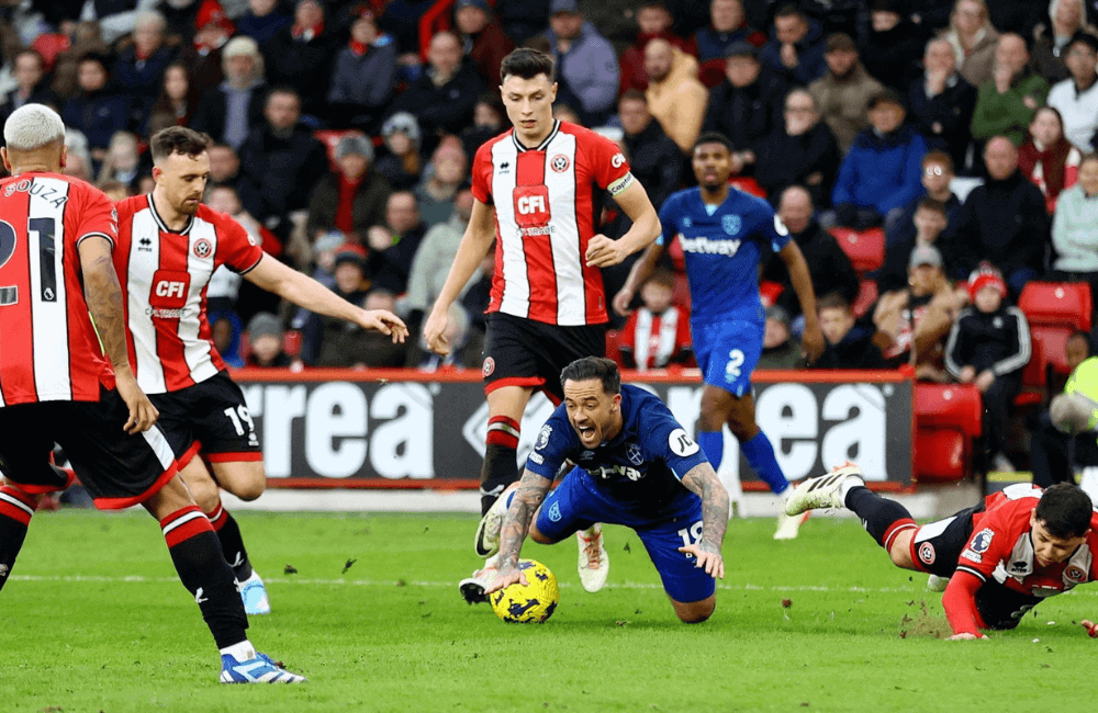 Sheffield United y West Ham, suman un punto en un partido polémico.