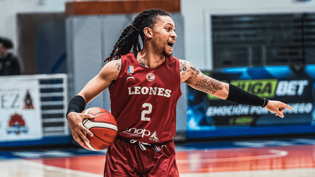 Alani Moore se destacó con 21 pts en el triunfo de Colegio Los Leones ante Puente Alto.