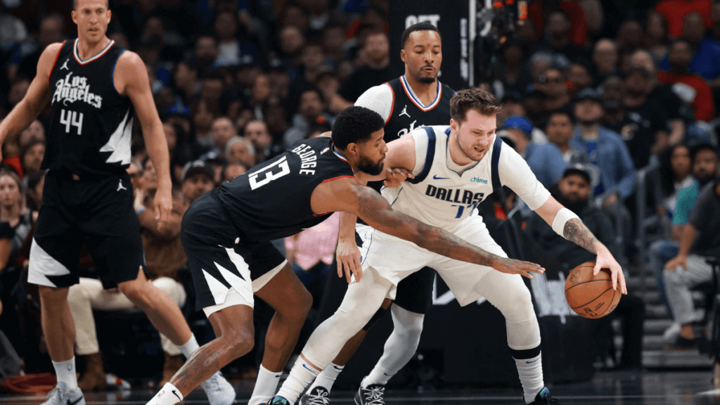 Luka Doncic lideró la ofensiva de los Dallas Mavericks con 32 pts y 9 ast.