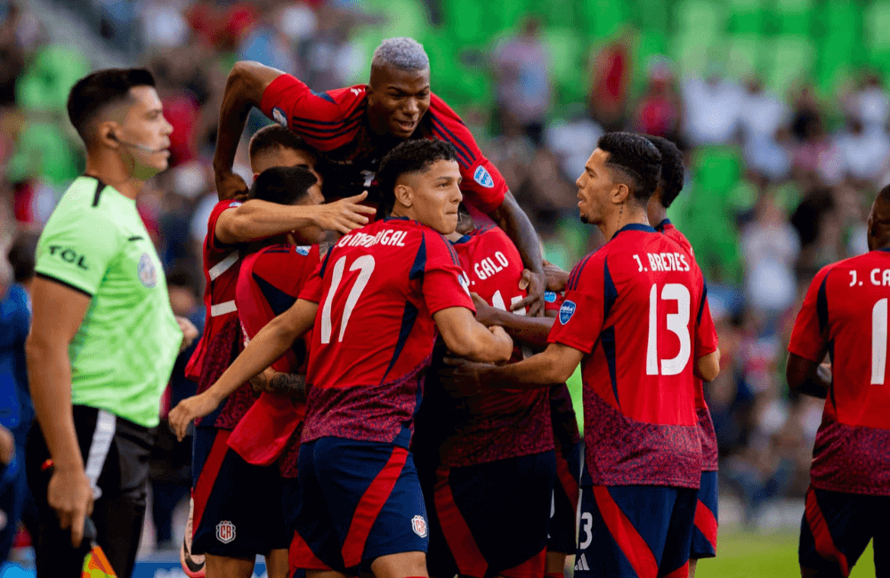 Costa Rica venció a Paraguay 2-1 para sumar 4 puntos pero lo lograron avanzar en el torneo.