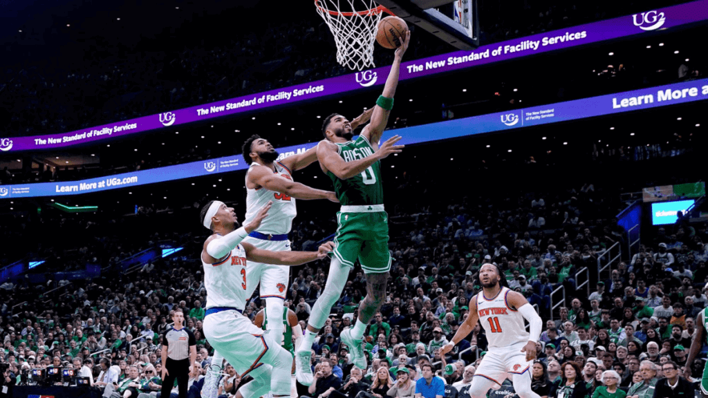 Jayson Tatum lideró el triunfo de Boston Celtics con un doble-doble de 37 pts y 10 reb.