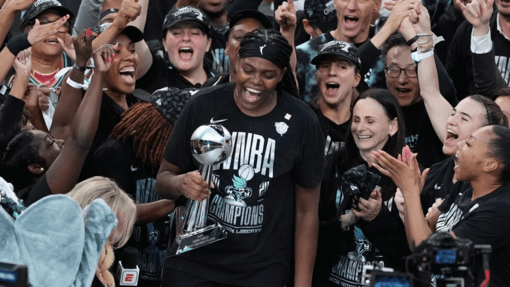 Jonquel Jones terminó como la MVP de las Finales de la WNBA.