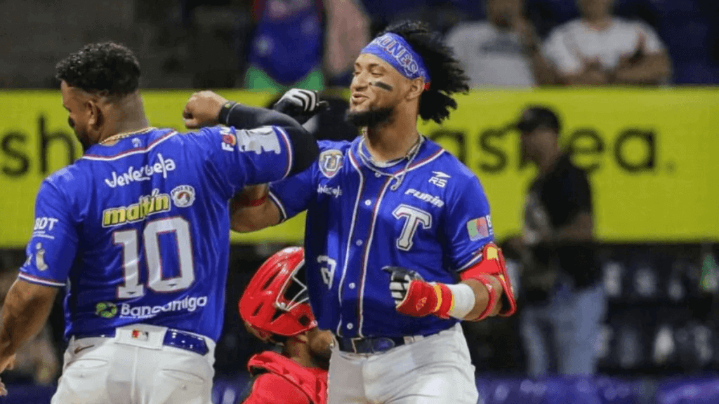 Los Tiburones de La Guaira derrotaron a Cardenales de Lara y son líderes de la LVBP.