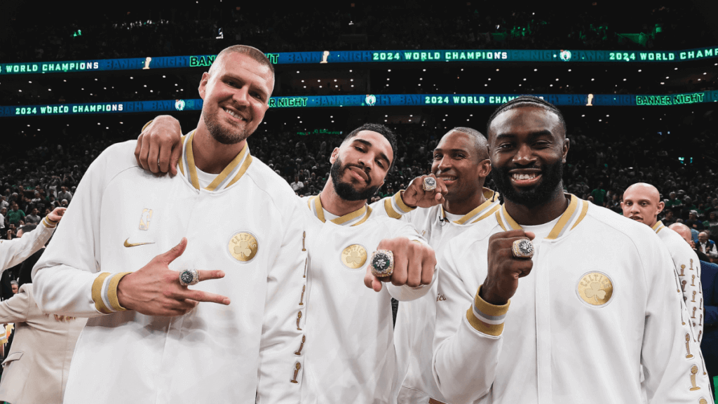 Los campeones actuales de la NBA, Boston Celtics, recibieron sus anillos en la ceremonia previa al encuentro ante los Knicks.