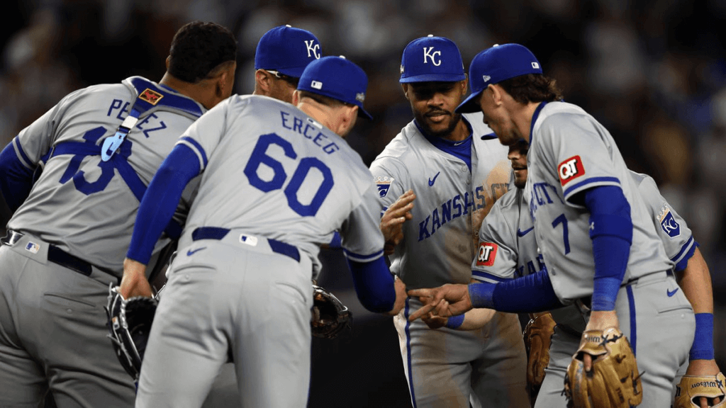 Reales de Kansas City se impuso ante los Yankees de Nueva York para igualar la Serie Divisional.