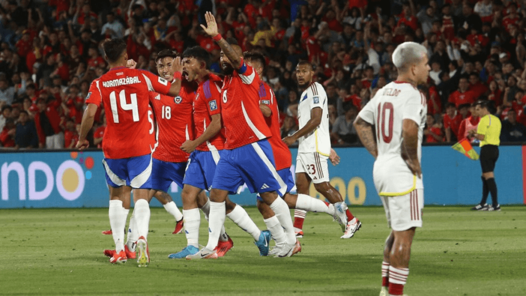 Chile goleó a Venezuela en el estadio nacional con un doblete de Cepeda.