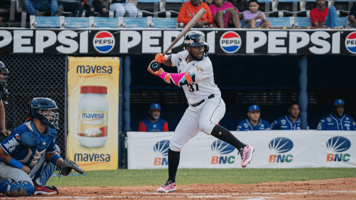 ÁGUILAS DEL ZULIA DEJA EN EL TERRENO A TIBURONES