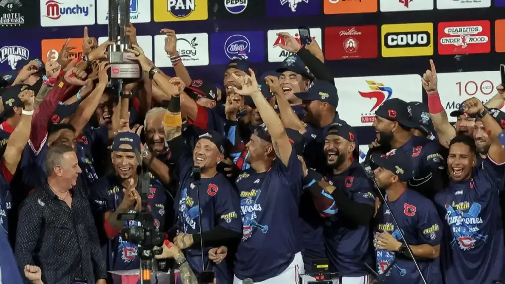 Cardenales de Lara alza el 7mo campeonato de la Liga Venezolana de Béisbol Profesional (LVBP).